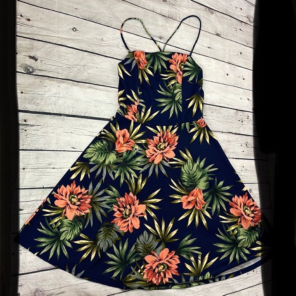 SoPrano Navy Floral Tropical Dress Size Small NWT